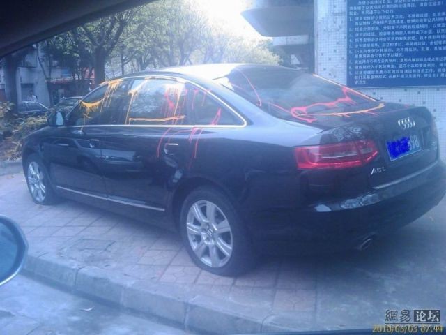 Оживили мрачный черный цвет