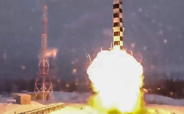 Путин во время послания показал запуск стратегической и крылатой ракет