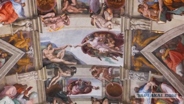 В новосибирском вузе прикрыли статуи голых женщин — туда пришла делегация РПЦ