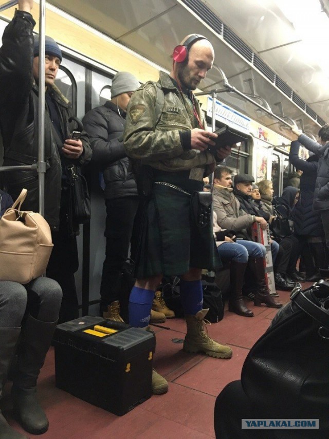 Свежая подборка катастрофических модников из нашего метро