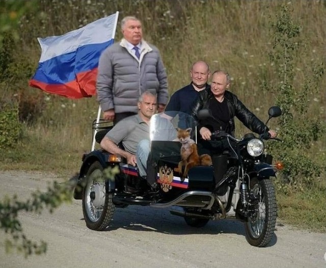 ГИБДД почему-то отказалась штрафовать Путина за езду на мотоцикле без шлема в Крыму