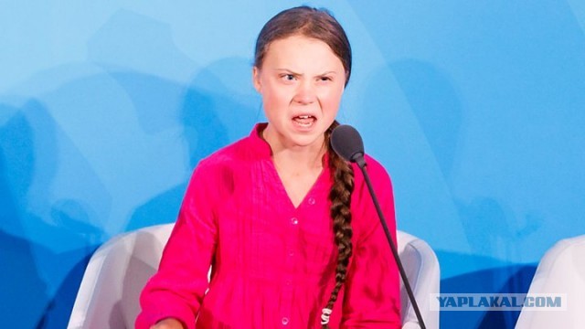 Самую сильную женщину Капитана Марвел потребовали сделать темнокожей лесбиянкой
