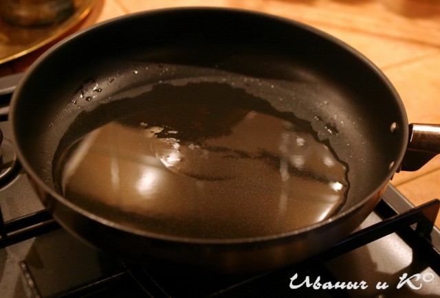 Щницель ... из капусты, Зато с ореховым соусом