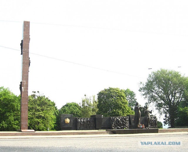 В Крыму расчленили памятник советским воинам