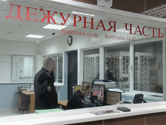 Педофил умер в отделе полиции в подмосковной Балашихе. Его задержали за то, что он показал член 15-летней девочке возле подъезда