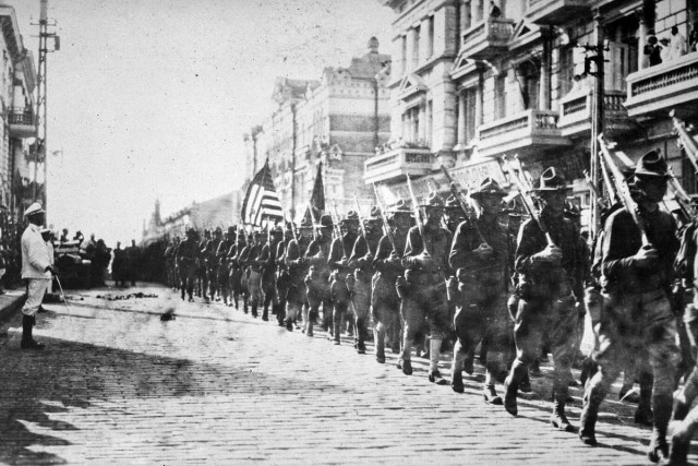 Лица, события, эпохи: редкие исторические фотографии, которые перенесут вас в другое время