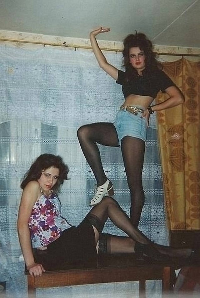 Девчата из 90-х и 00-х