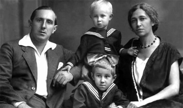 Знаменитости в кругу семьи.,  Фото из домашних архив
