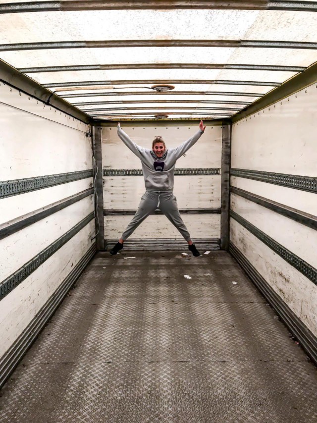 Пара из Британии купила старый грузовик и превратила его в дом мечты