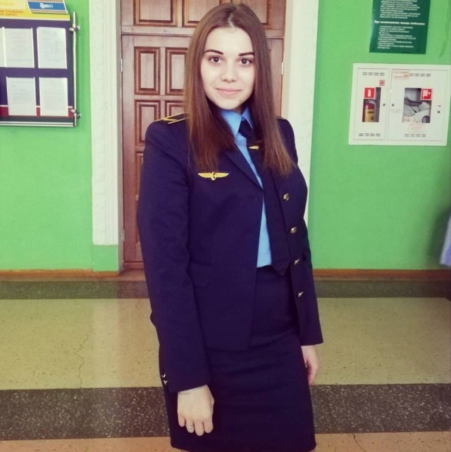 Приятные взгляду сотрудницы железной дороги