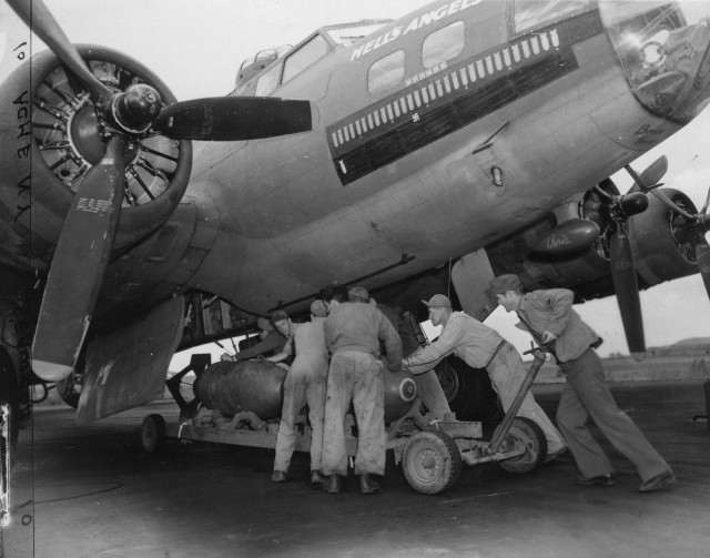 Memphis Belle (1990)/Красотка из Мемфиса (1990). Или работа пропаганды в США.