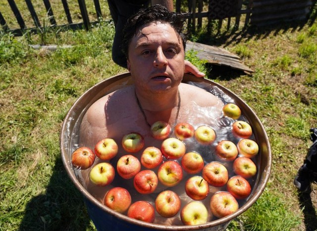 Аджит, у нас труп!