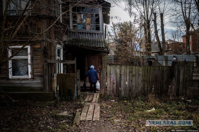 Во Франции загорелся шпиль Руанского собора — одного из самых высоких готических храмов мира