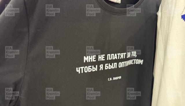 Более 5 тыс. футболок с цитатами Путина, Лаврова и Хабирова раздадут на ПМЭФ.