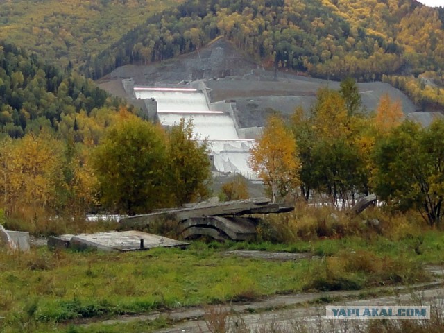 Что находится внутри самой большой плотины России. Почему бетонный гигант живёт как организм