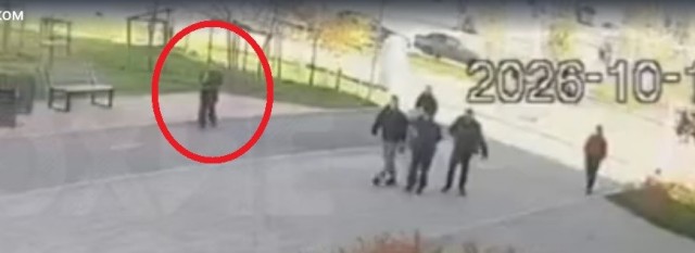 В Екатеринбурге самокатчик снёс коляску с ребёнком