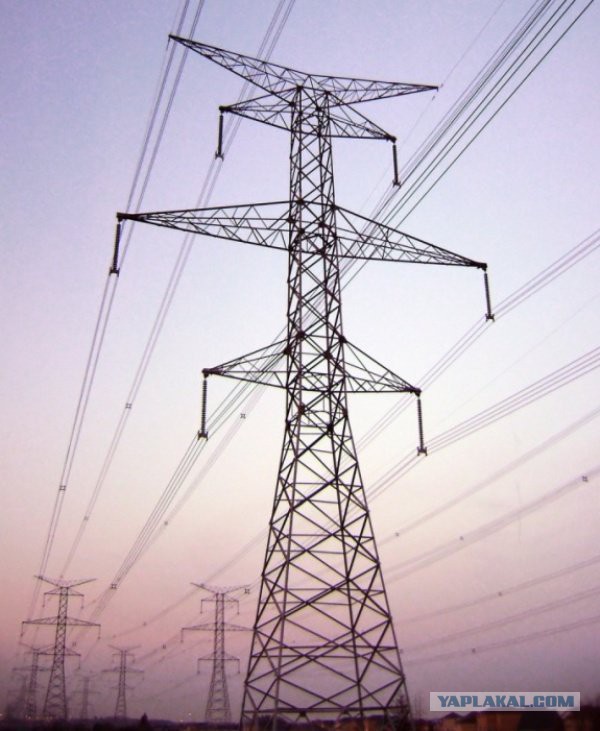 Подорвали две опоры ЛЭП, ведущие на Крым