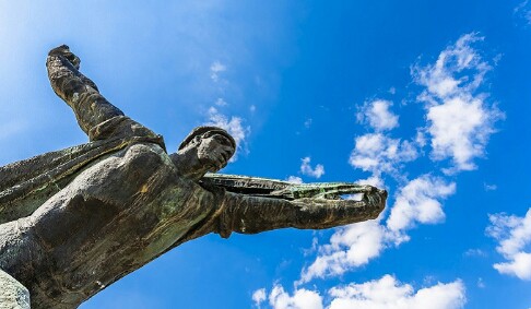 Жители польского города не дали снести советский памятник