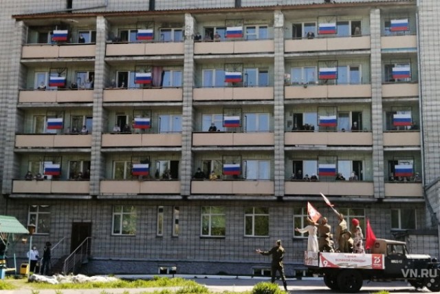 Окружён, но не сломлен.