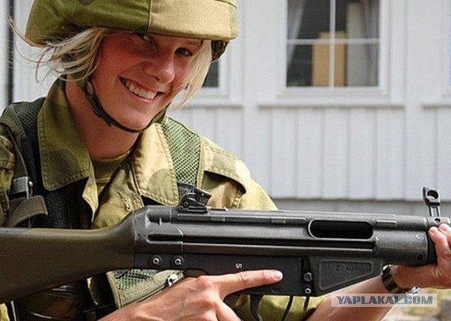 Девушки в армии