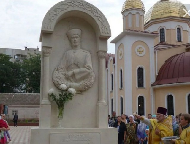 В Ростове убрали памятник Врангелю