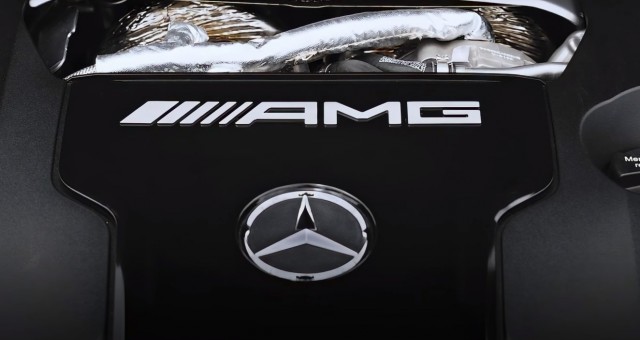 «Один человек, один двигатель». Mercedes-AMG показала, как собирают 4,0-литровый двигатель V8