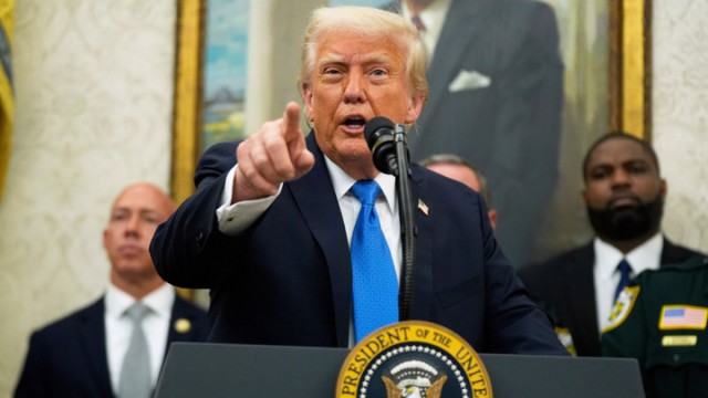 Трамп заявил, что оценит действующие госконтракты с Маском