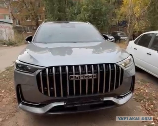 Друг купил 10-летний Lexus, а я - новую Omoda. Уже через год поняли, кто сглупил с выбором