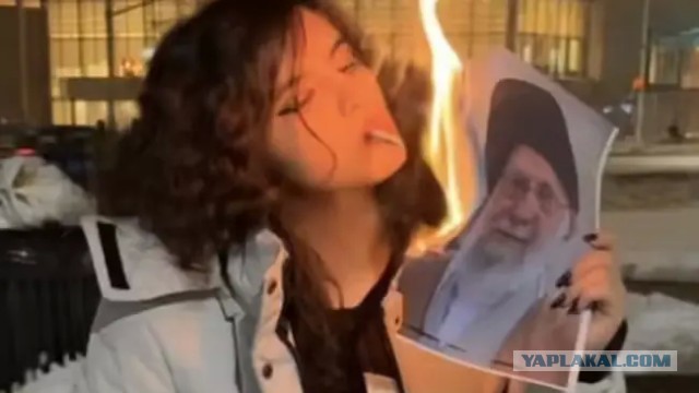 Протестующие в Иране начали сжигать мечети