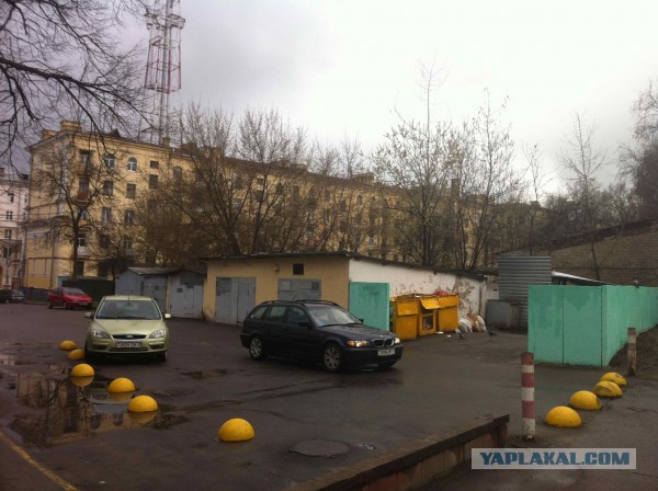 Немец и столбы любви на остановках