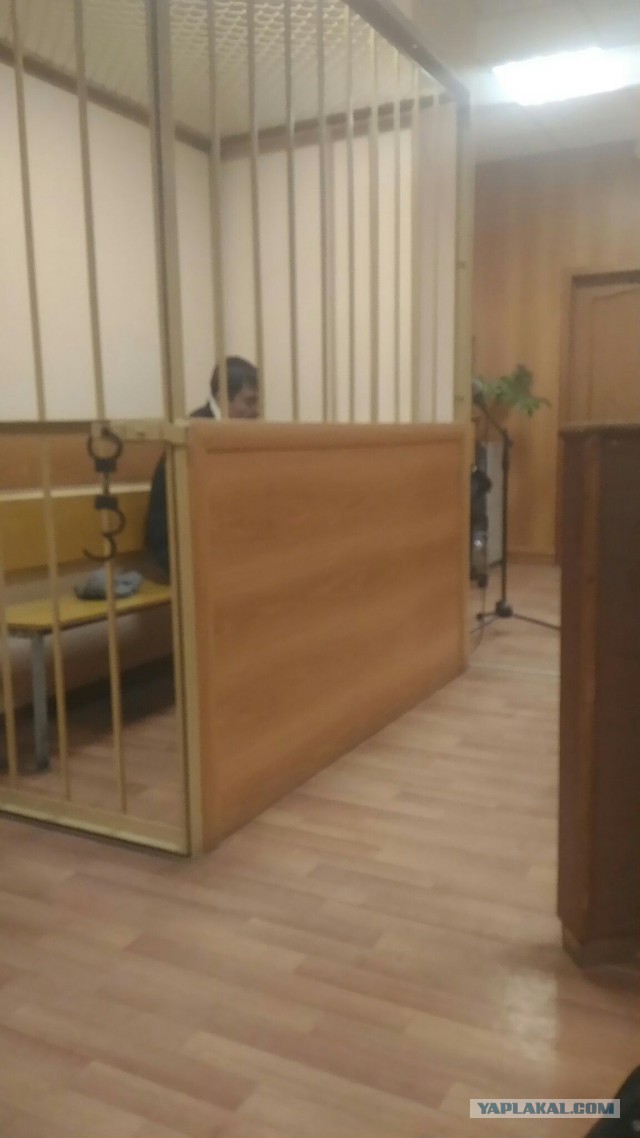 Работники суда знают как поднять настроение на НГ