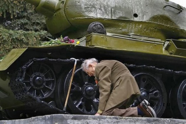 "Ведь он обещал нам вернуться!"
