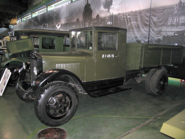 Выставка военных автомобилей. ПО "Ленрезерв", СПб.