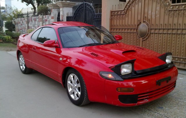 10 последних автомобилей с поднимающимися фарами