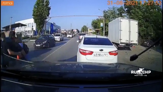 Ну что, красивая, поехали кататься?