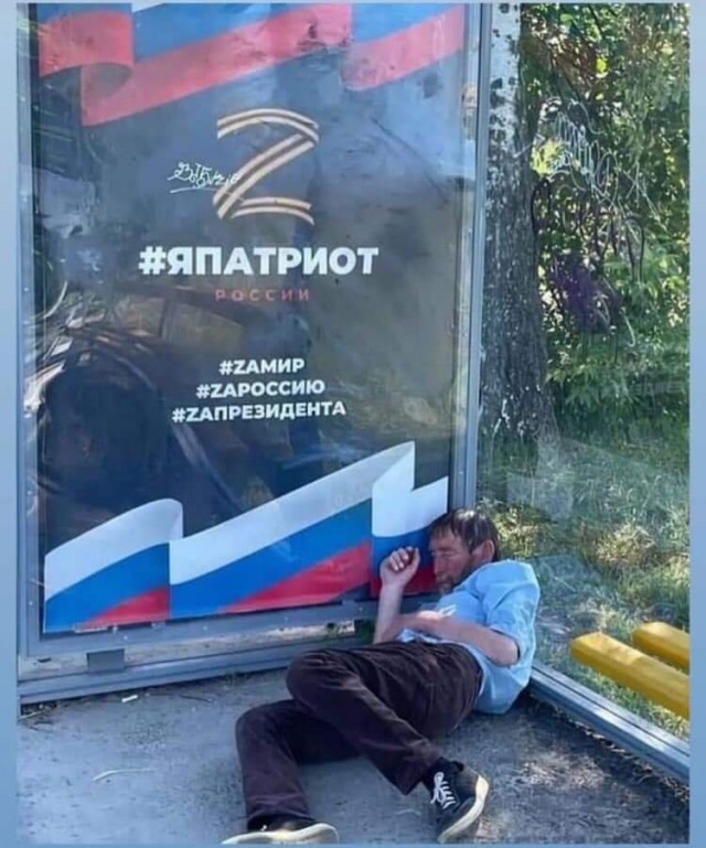 В московской электричке очередная "яжемать" устроила скандал, не желая убирать разбросанную еду за ребенком