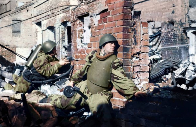 1945 год в 84 фотографиях