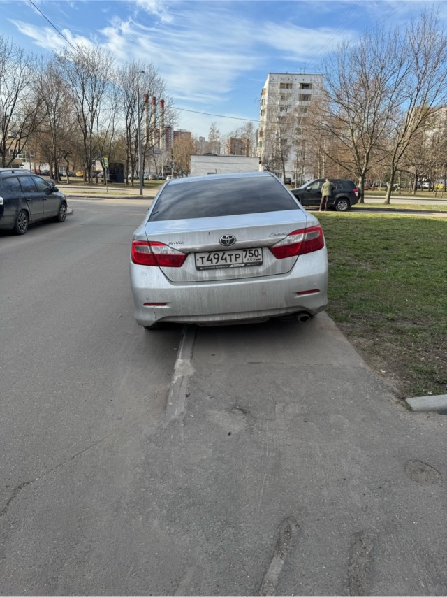 Москвич проявил гражданскую ответственность и доложил в службу поддержки на школьника на электросамокате — родители получили штраф 100 тысяч рублей