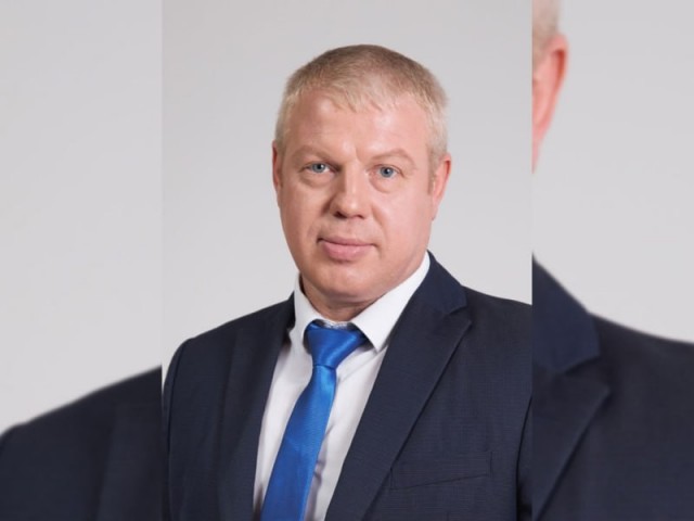 В Минусинске депутат и директор школы назвал подростка дебилом.