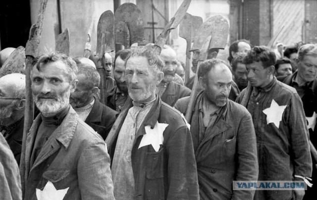 Более сотни мужчин в масках устроили марш по Люберцам