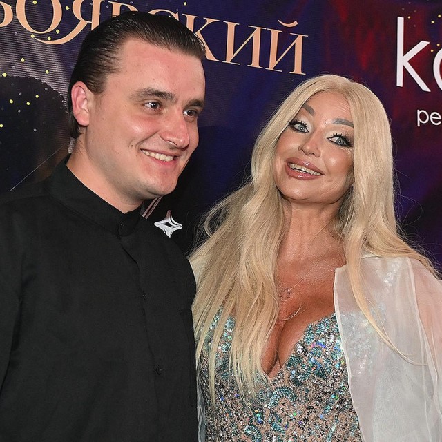 50-летняя балерина Анастасия Волочкова призналась, что хочет родить ребенка от своего 27-летнего парня-танцора Абаби