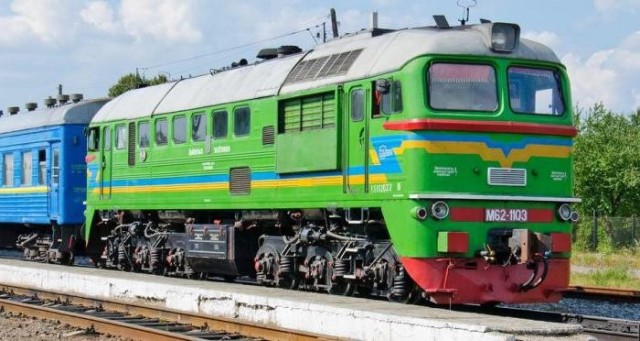 Почему будка машиниста расположена сзади, а не спереди паровоза
