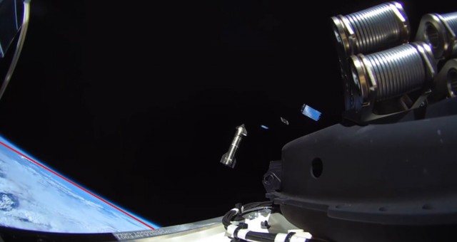 SpaceX выложила видео Старшипа с выпущенного им же спутника Старлинк.