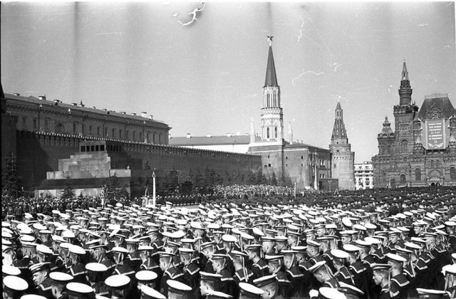 Военный парад весна 1951 года.