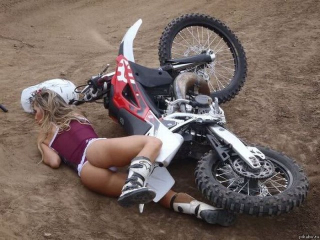 Чуть-чуть упала