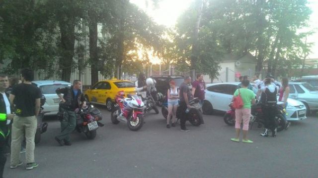 Девушку-скутеристку жестоко избили в Москве