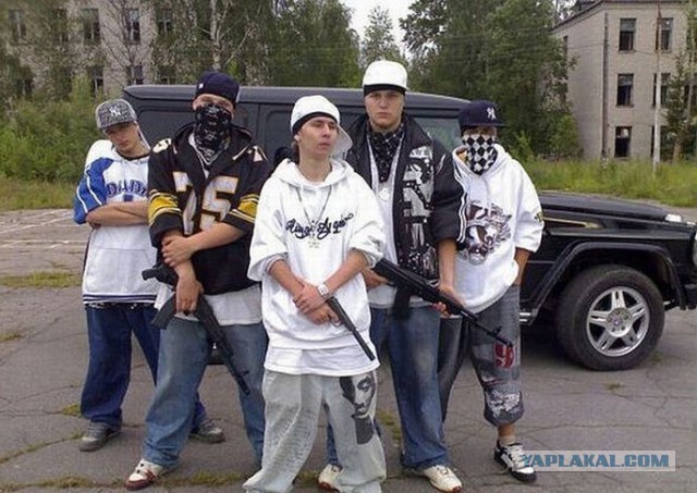 Баста рассказал, почему назвал Децла чмом