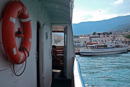 Крымские пограничники спасли истощенного украинца на батуте