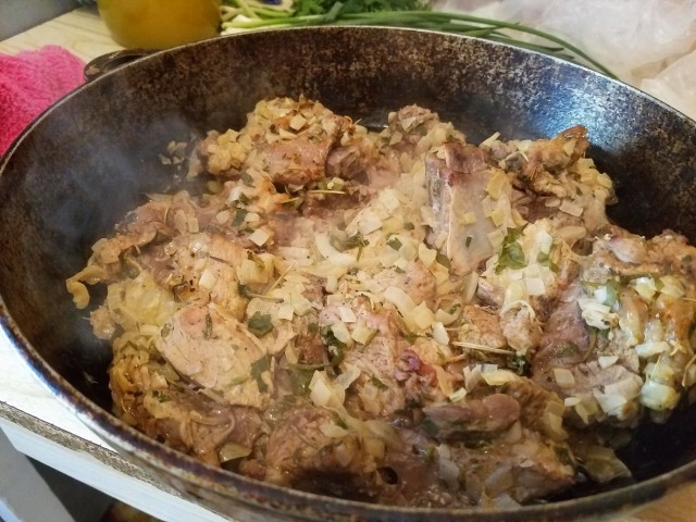 Запечённая свинина в суперском соусе с запечённой картошкой