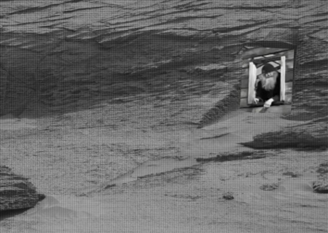 Марсоход Curiosity сфотографировал похожий на рукотворный «вход» в скалу